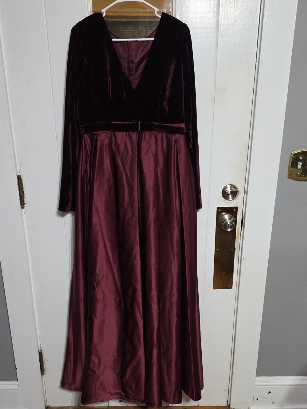 NWT Lavetir Womens Formal Maxi Dress Wine Velvety Satiny Bra Holiday Party Sz 14 - Picture 2 of 16